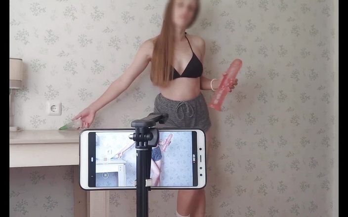 Lizaveta: Meu amante me fode muito duro e filma em vídeo...