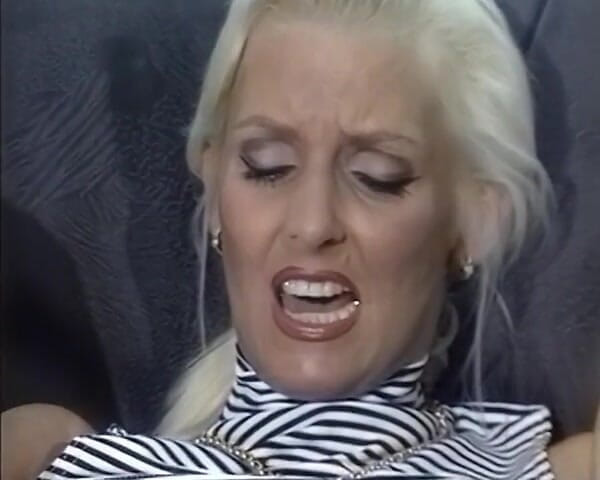 GERMAN PORN CLASSICS: Ігри з ділдо з Сандрою