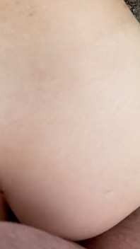 Perdu en voiture et baisé avec creampie