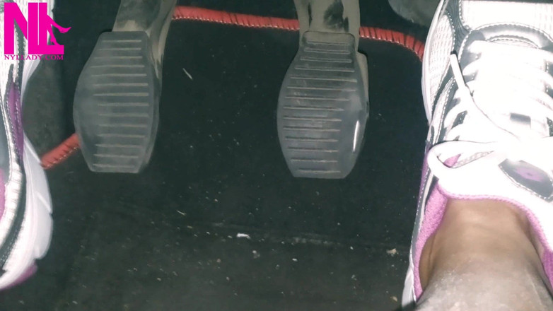Nyllady: Snabb körning i Lotto sneakers