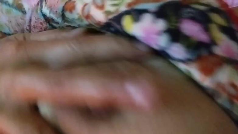 Anar Kali: Domácí sexy lady play kundička s robertkem chlupatá zralá kundička