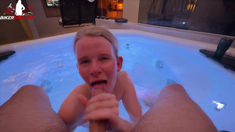 Bikergirl_97: Riskanter Geiler Blowjob Im Spa! Gesichtsbesamung voll in meiner