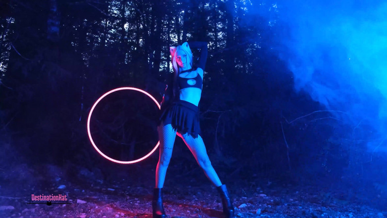 Destination Kat: Halloween taniec i obręcz komp zgasły