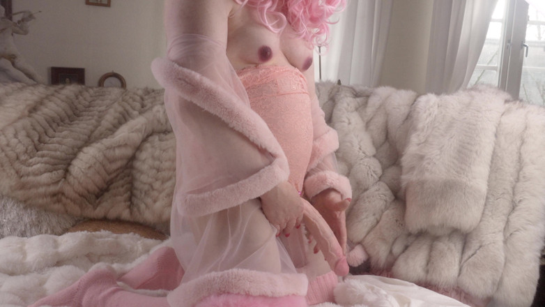 Trans fur bitch: Transfurbitch toont gigantische futa-pik op mooi bont