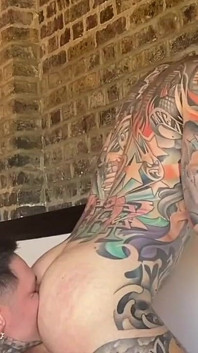 Follando cerdo sumiso tatuado