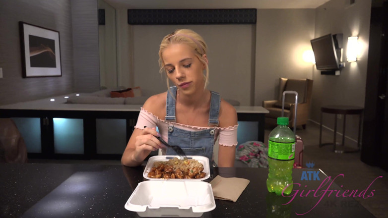 ATK Fans (Girlfriends): Vacanță virtuală în Hawaii cu Bella Rose partea 1