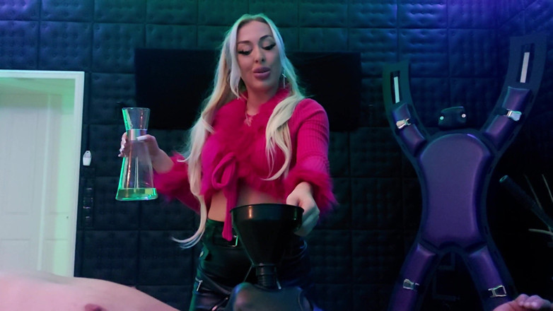 Kinky Castle: Sheela Syndar Den Rackade Toalettslaven