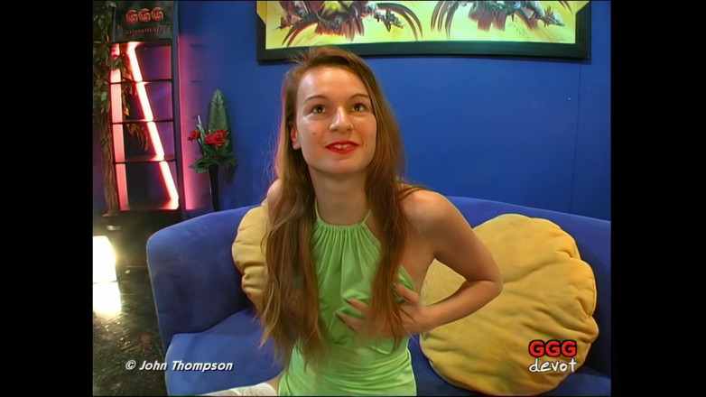 Piss Lover: 격렬한 보지 두근 두근과 정액에 복종하는 금발의 Devot