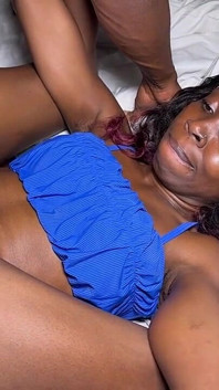 Teen kundička plná creampie a mrdky po análu