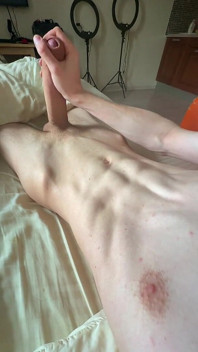 我那未割包皮的大鸡巴太敏感了，我差点来得太快了