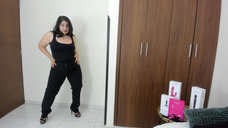 Kira Geiner: MILF Sex Show