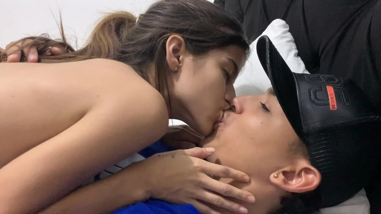 TUflacasex123: Toccandomi nelle ore serali la mia sorellastra arriva vuole lei