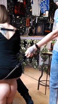 Sesi FFM menunggangi kontol di bar