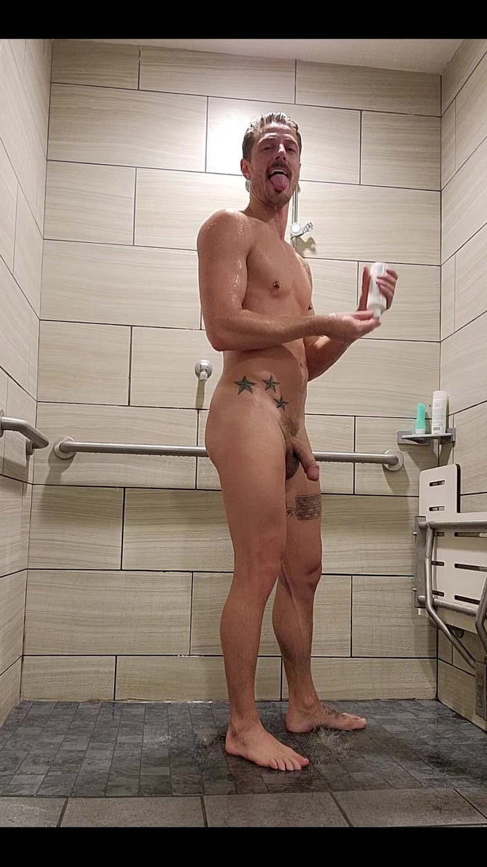 KingB8er: I Love Exposing Myself