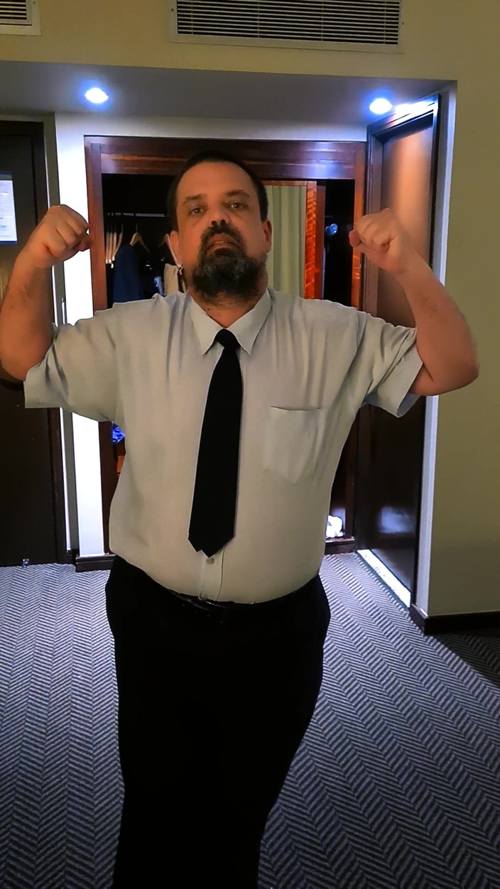 Punchbagplz: 곰 경찰 POV - 예배와 지배