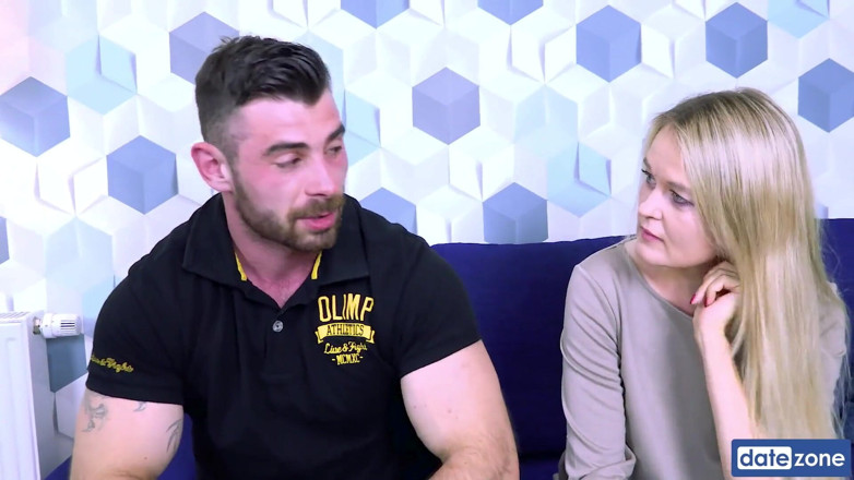 Datezone: Chlápek se dělí o svou manželku s cizincem, svalnatý chlap