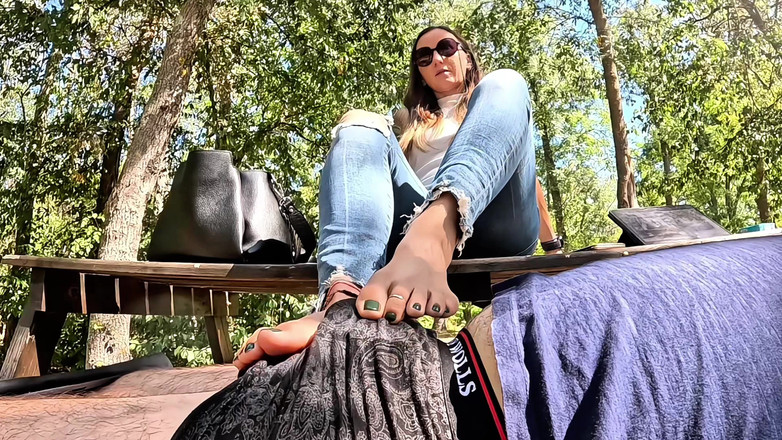 Mistressyammyboots: प्रकृति में - मेरे पैर तुम्हारी वेदी हैं