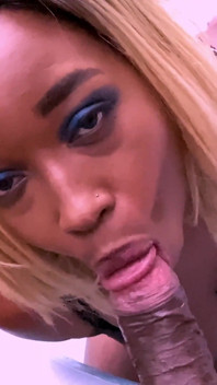 Porno yıldızı Nina Rivera ile ateşli amcık oyunu ve ıslak sakso