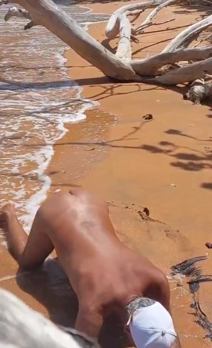 Ladysilvas: Ladysilva Crossdresser Mahukan Ayah Tiri Dalam Pantat Di Pantai