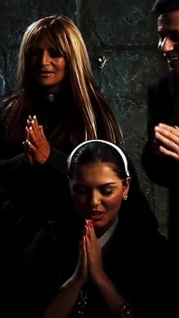 Jasmin Black und Stacey Sarans geheime begegnung nach feierabend in der Kirche