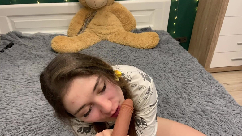 SexyMissMe: Sexy teen will besamt werden