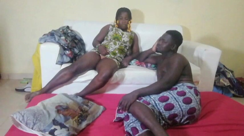 Pornsexlive: La mia vicina mi ha mostrato la sua biancheria intima...