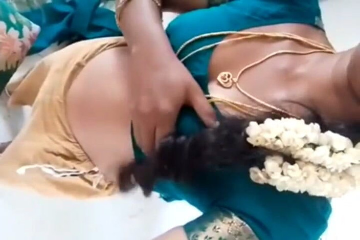 Pig pussy: Tamil ciocia pokazuje wszystko