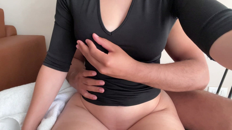 Secret Latina: Tinderkerel verspilde geen tijd. Hij pakte dapper mijn tieten
