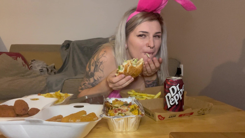 EeveeXo: Pvc konijntje meisje burpt en krijgt een opgeblazen gevoel tijdens...