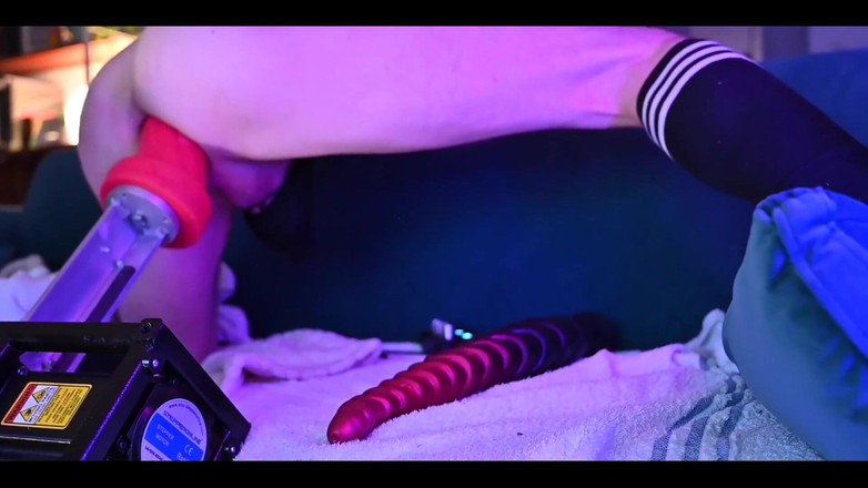 StrapSavage: Johnthomastoys - 野蛮人