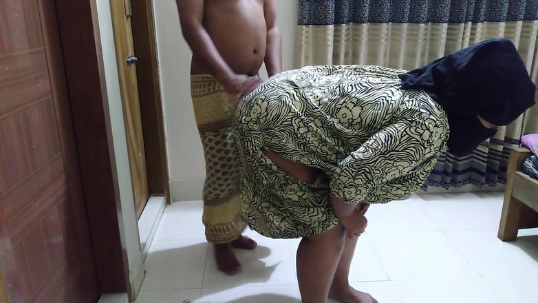 Aria Mia: Egyptian Big Ass &amp; Huge Boobs Hot BBW Aunty Sweeps the...