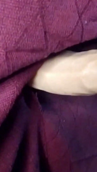 Ehefrau übt, drei schwänze im gloryhole zu lutschen