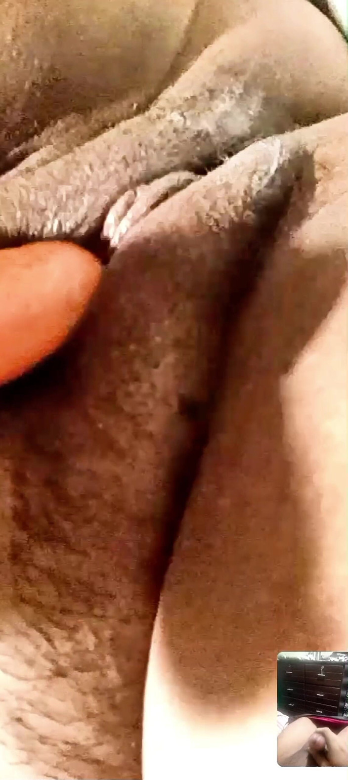 Sofixxx: गोल-मटोल बड़ी गांड वाली लड़की के साथ हॉट वीडियो कॉल जो उसकी चूत में गाजर डालती है