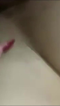 하드코어 섹스와 애널 마무리 내 라티나 비명을 지르는 동안 나는 그녀의 엉덩이를 콜롬퍼로 쭉 뻗어