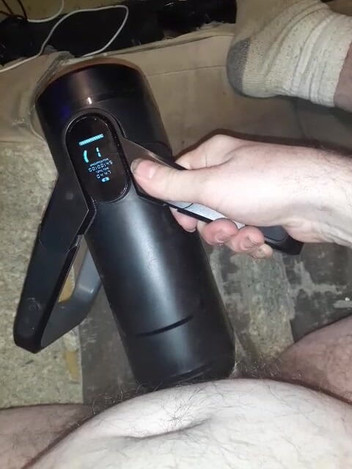 Au79: Thủ dâm với đồ chơi và một bot trò chuyện