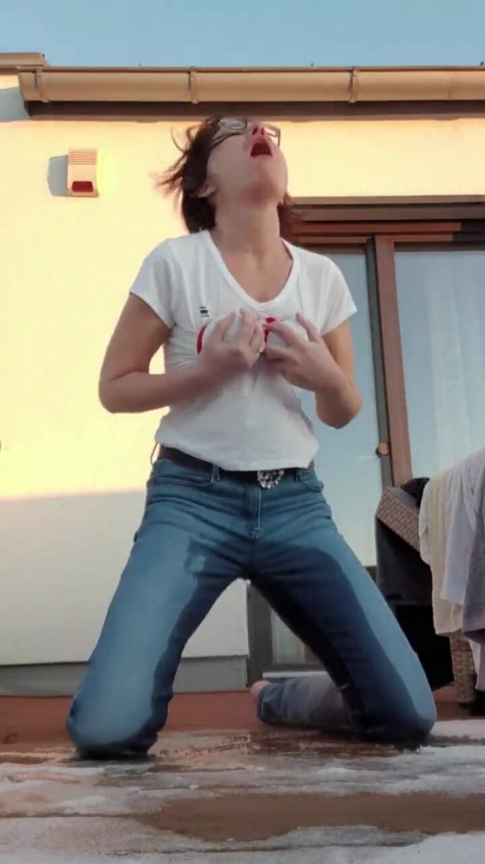 JulieEroticDress: Squirt in Jeans on Balcony