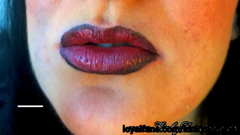 KinkyDomina: Lipliner đen thật gợi cảm