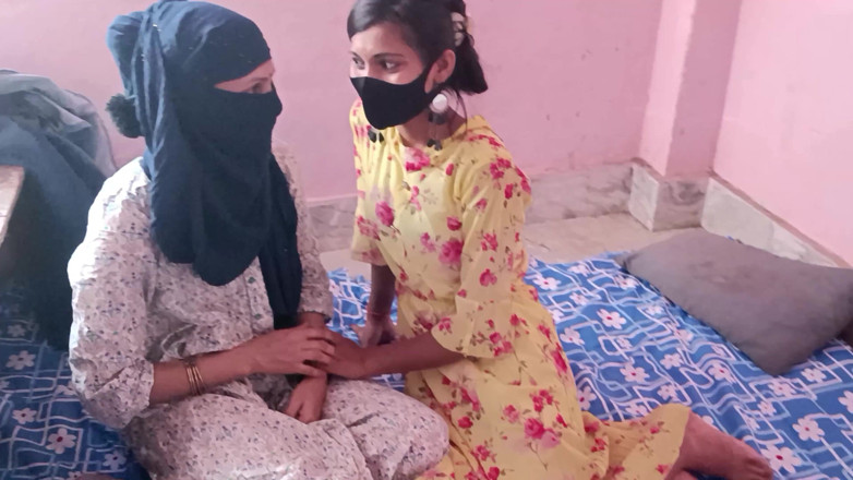 HousewifeGeeta: Stepsisters Got Threesome Fucked with Boyfriend Hindi Talking