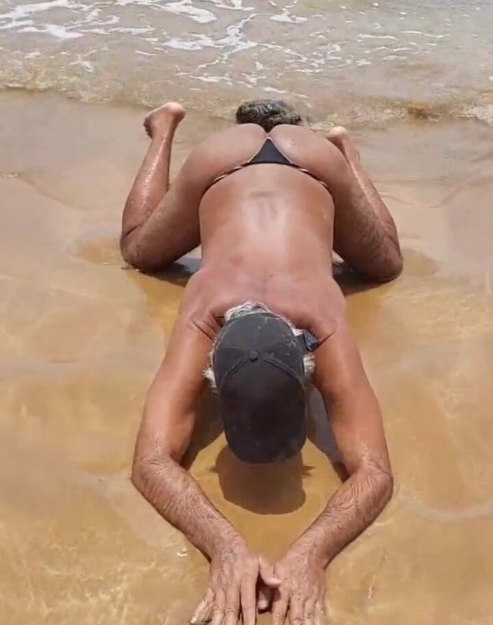 Ladysilvas: Ladysilva, travesti, bikini sur la plage, quel cul sexy 06