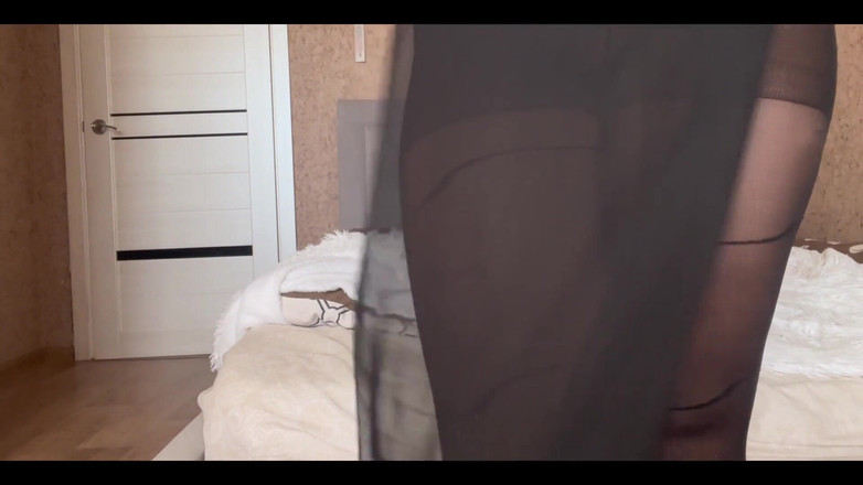 Lux Eva: Арабская мачеха утешила своего пасынок сексуальными ногами в колготках