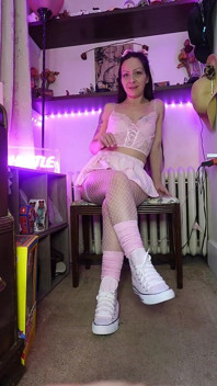 Pretty Princess in Fresh Pink Converse