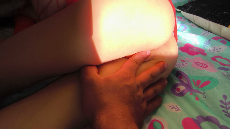 Blondasexy00: Nevlastní bratr mě zapne prstem dotýkání se mé růžové