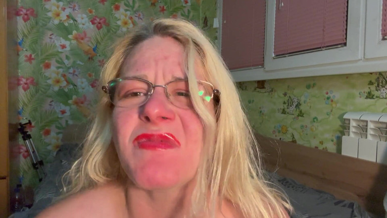 Putarankahotmilf: Macecha Prosí svého nevlastního syna, aby mu vykouřil péro a...