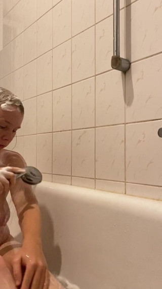 SweetLucy96: Camera in the shower
