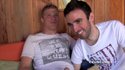 STRAIGHT BOY CURIOUS: Mladý hetero kluk saje XXL ptáka blonďaté topu