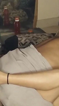 Scopata video audio hindi cazzo patrigno e zia succhiare Preliminari tette arrapanti capezzoli piccola figa