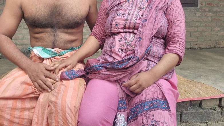 Banglavabi: Il marito e la moglie all'aperto in un video di...