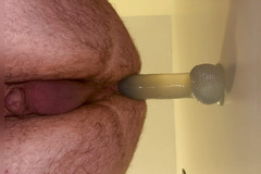 Anal Steve: Anální Steve bere obrovské dildo do zadku ve více polohách...