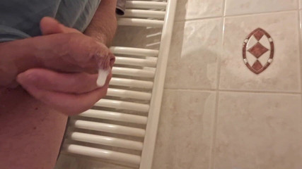 Sebastien D: Ejakulace v koupelně