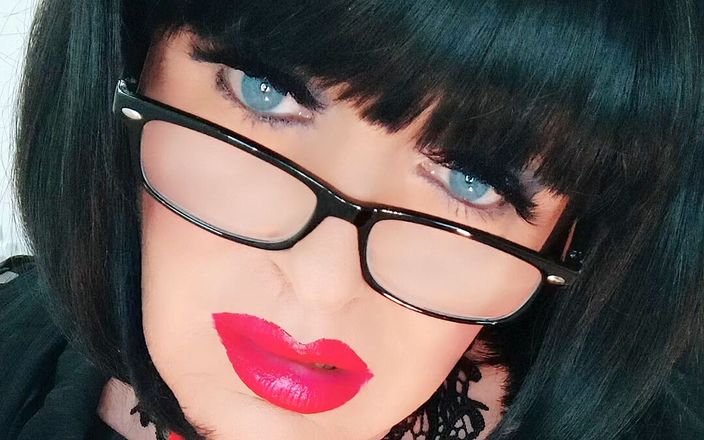 Emma Browne: TS menggoda dan bermain